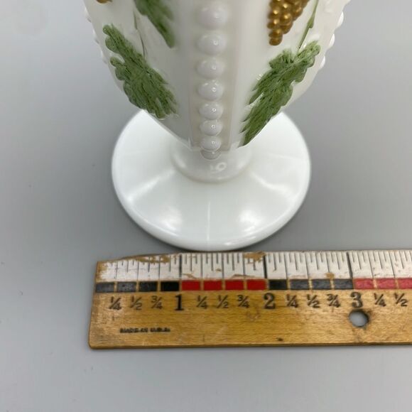 Westmorland Vintage Milk Glass Beaded Crimp Edge Grapevine Vase 1950s - Picture 11 of 11